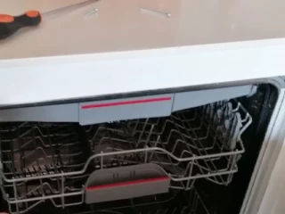Oseća se smrad iz mašine za pranje sudova